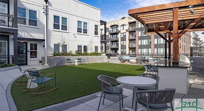 Building Photo - 201 Pilot St