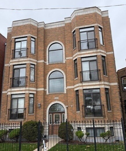 Building Photo - 2022 N Wood St