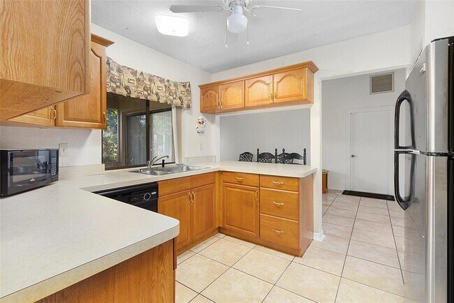 Building Photo - 712 E Flag Way