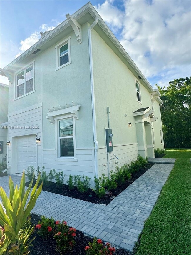 Building Photo - 4575 Hollister Ave