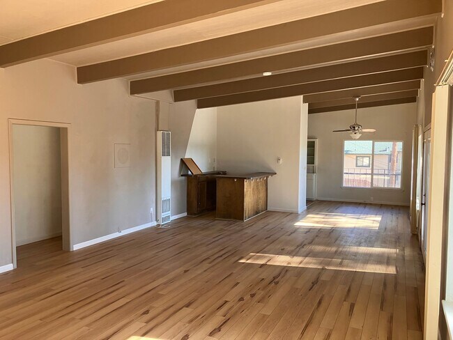 Building Photo - LA636-Bateman
