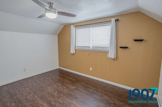 Building Photo - 616 Redstone Ave