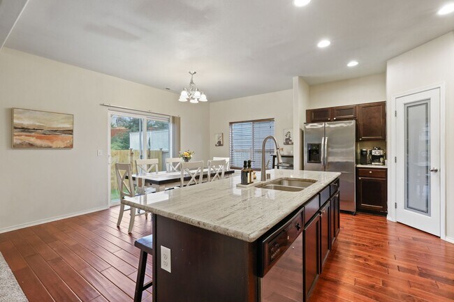 Building Photo - Well maintained 4 bedroom 2.5 bath home in Olympia School District.