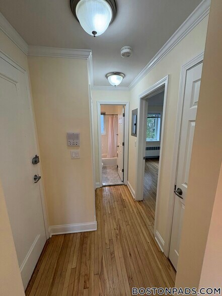 Building Photo - 72 St Paul St