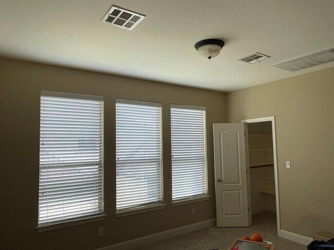 Building Photo - 3001 Lombardi Way