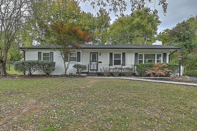 Building Photo - 2708 Schumway Dr