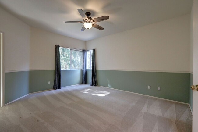 Building Photo - Beautiful 3bd, 2.5ba Home in Klahanie Avai...