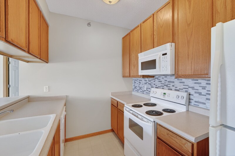 Building Photo - 1380 SE Florence Dr