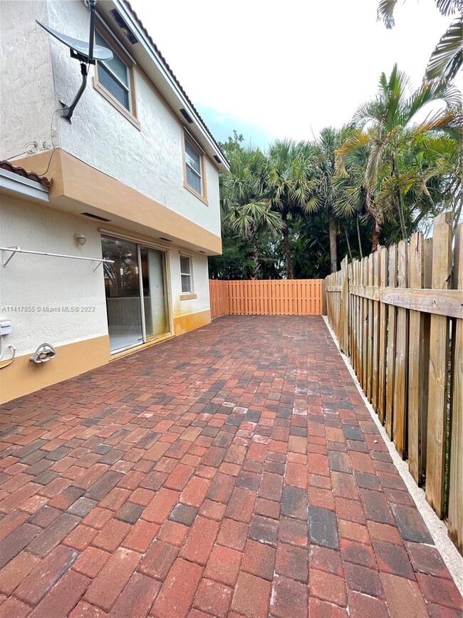 Building Photo - 6524 Hidden Cove Dr
