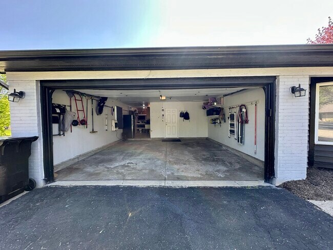 Building Photo - 440 Red Bridge Rd