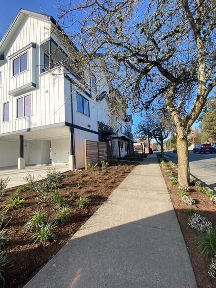 Building Photo - 35 2nd Ave SE