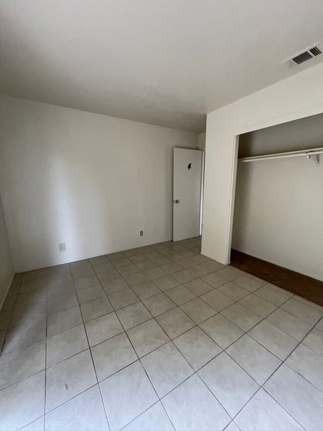 Building Photo - 850 Camino Lindo