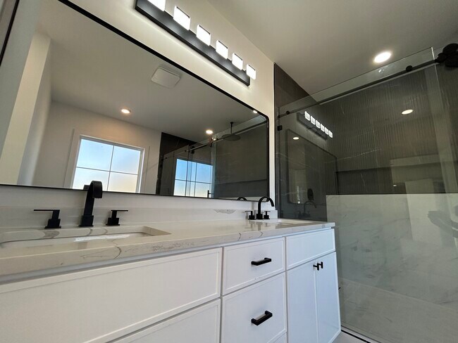 Building Photo - 73 Whitefoord Ave SE