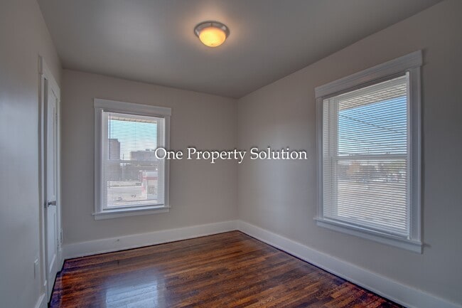 Building Photo - 456 Tyler St
