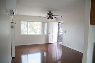 Living Room - 4600 Catalpa St