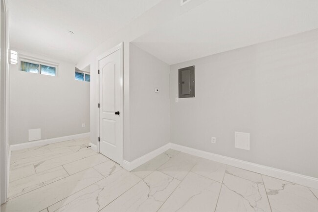 Building Photo - 469 Sherman St