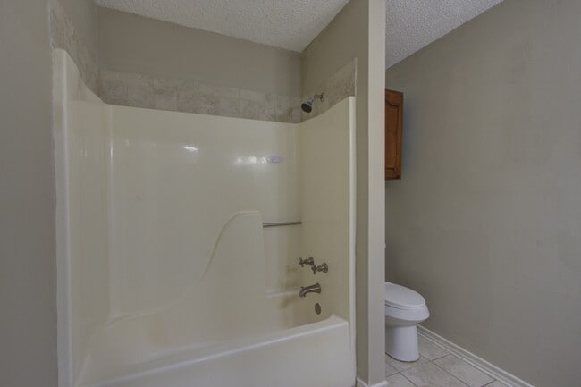 Building Photo - 118 Val Verde Trail