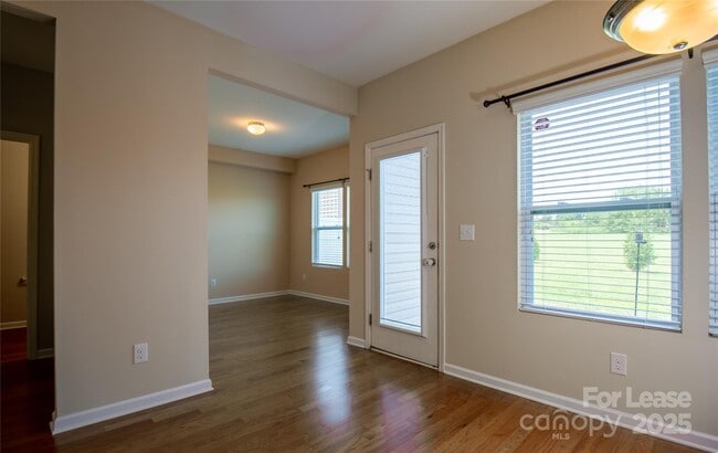 Building Photo - 824 Summerlake Dr