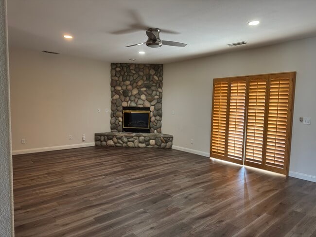 Building Photo - 767 Kingman Dr