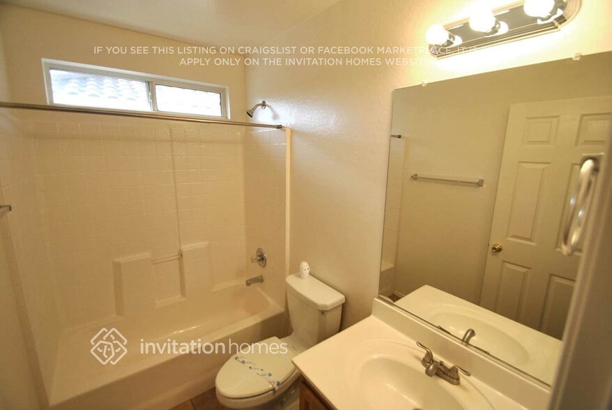 Building Photo - 11822 W Poinsettia Dr