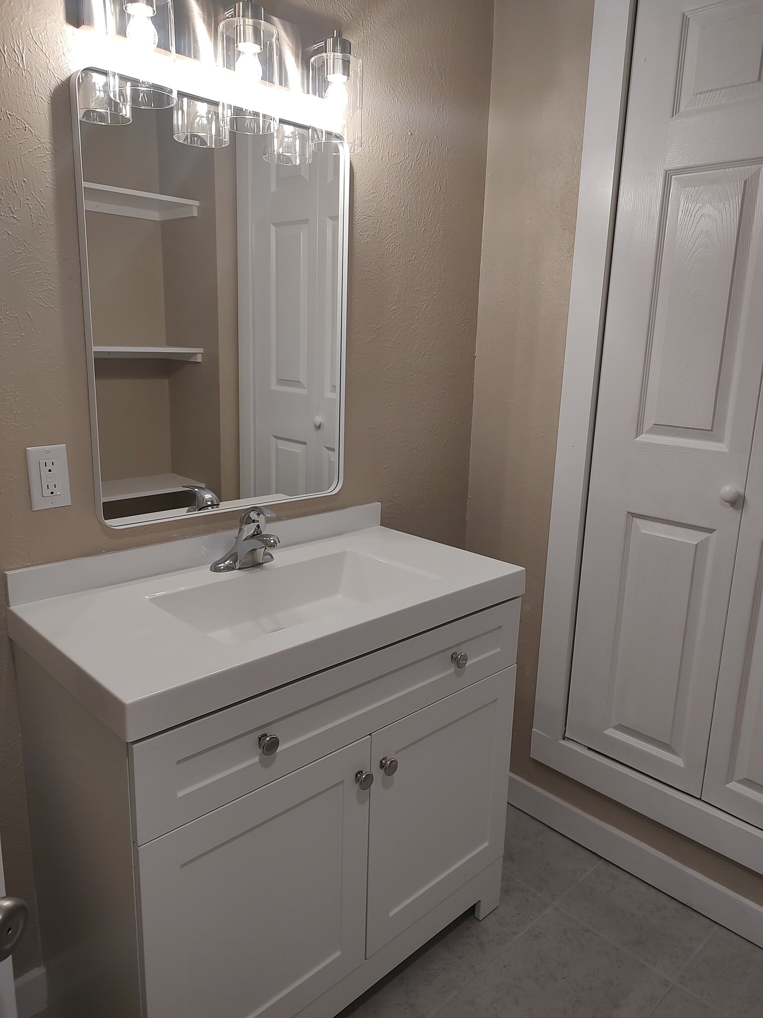 hallway bath - 113 NW Main St