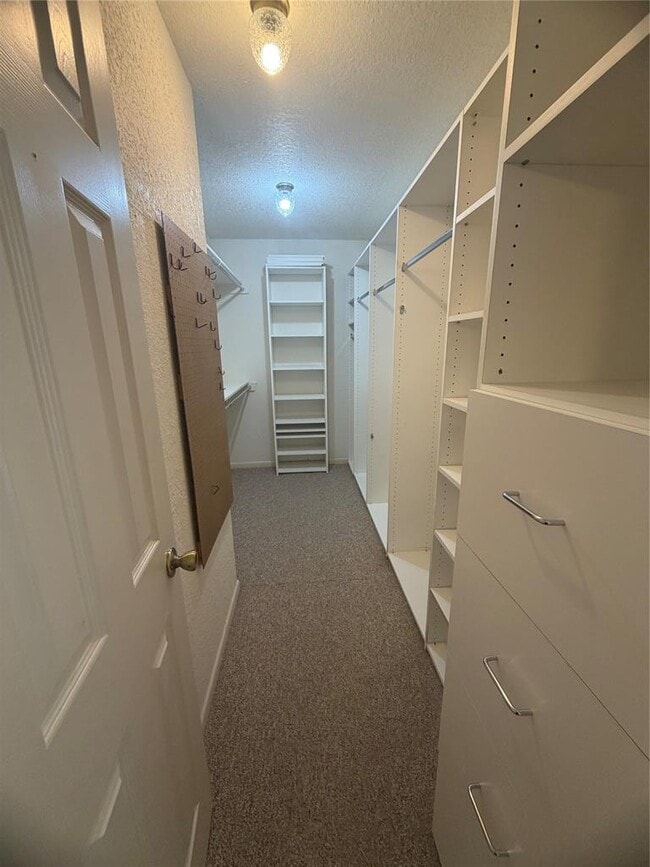 Building Photo - 728 W San Antonio St