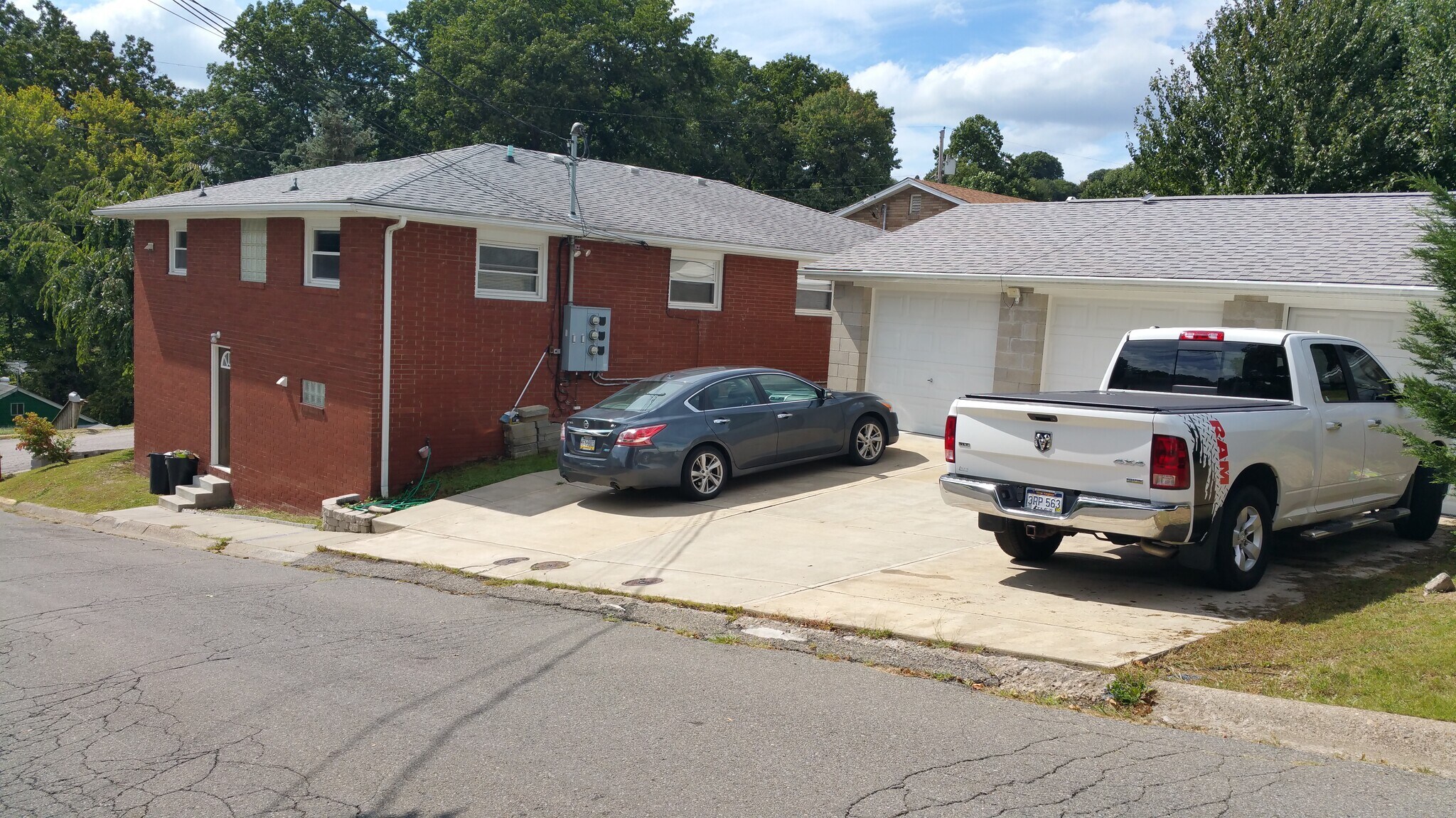 Building Photo - 163 Miron Ave