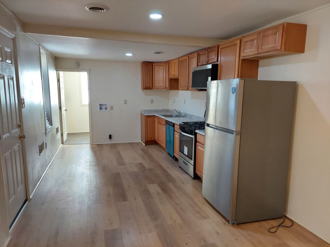 Building Photo - 264 W Market St