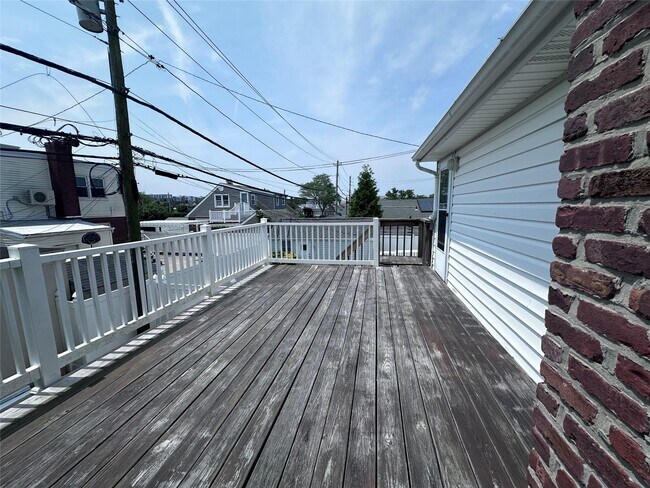 Building Photo - 414 E Chester St