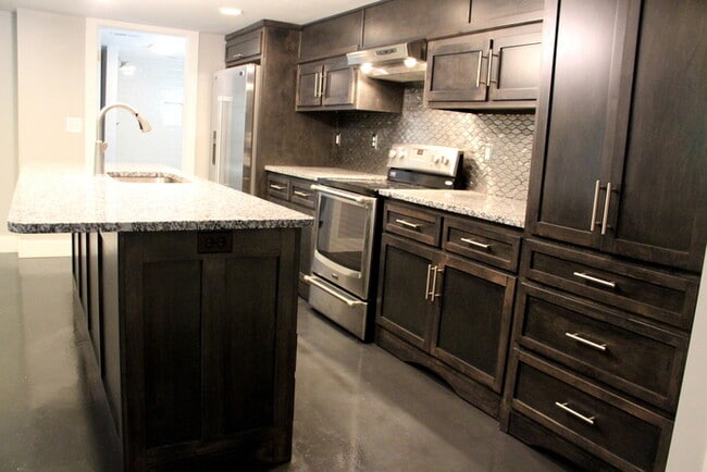 Building Photo - 2 Bed / 1 Bath Near Crieve Hall - McMurray...