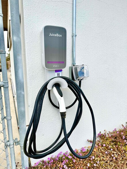 Building Photo - 72319 El Paseo Dr