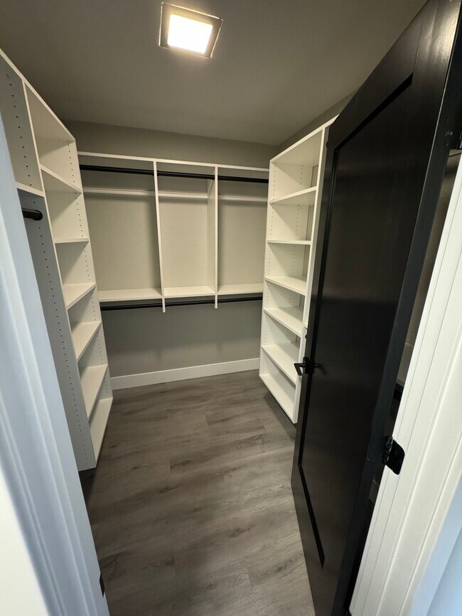 Master Closet - 415 Tava Ln