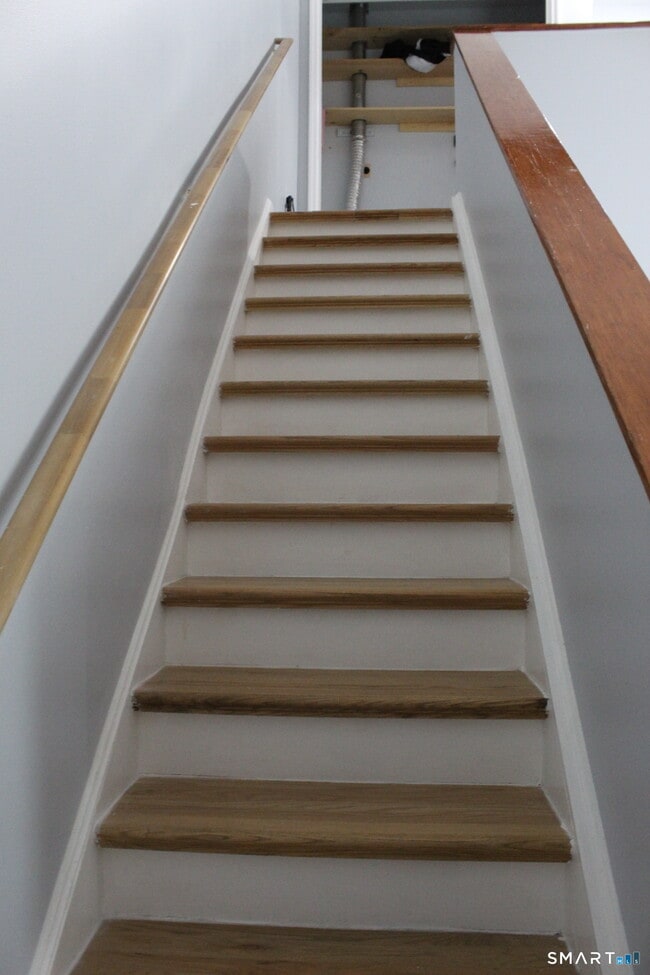 Building Photo - 8 Rose Ln