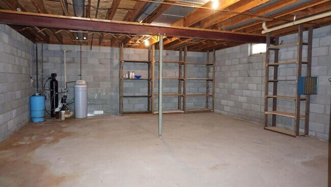 Building Photo - 3651 Allendale Dr