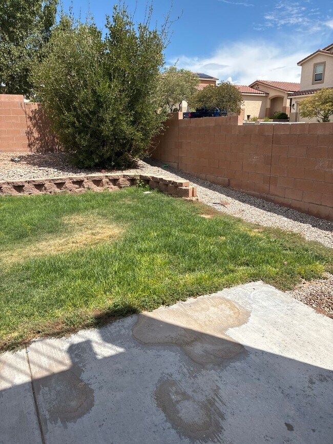Building Photo - 2217 Violeta Cir SE