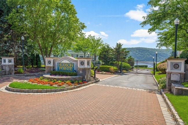 Primary Photo - 402 Waterview Dr