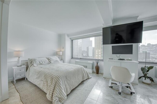 Building Photo - 320 Fort Duquesne Blvd