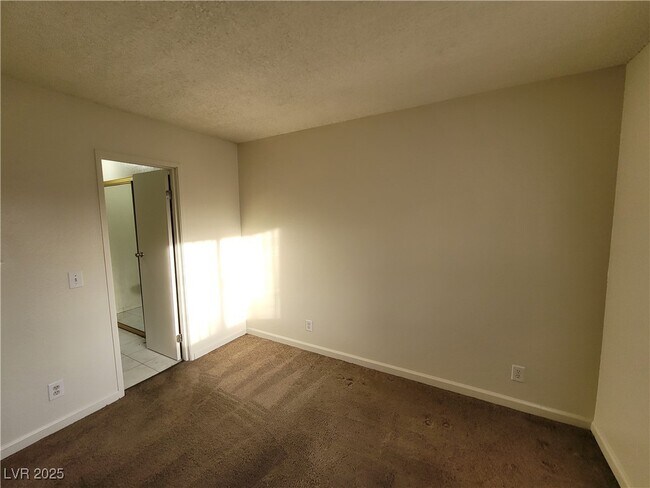 Building Photo - 4955 Jeffreys St