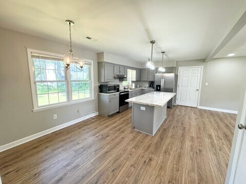 Building Photo - 105 Fort Dr