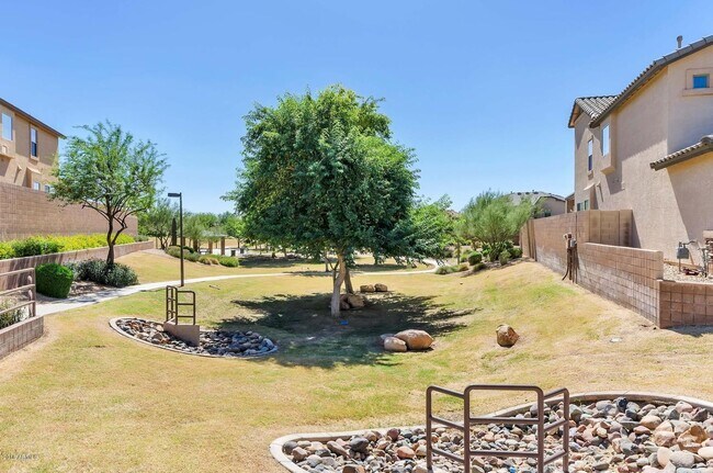 Building Photo - Gorgeous 4 Bed Single Level Norterra Home