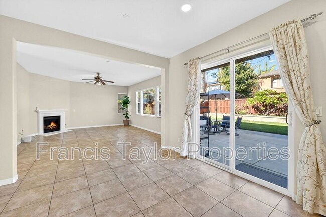 Building Photo - 504 Eureka Dr