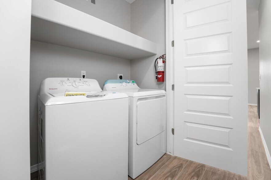 Building Photo - 84 E La Vista Ave