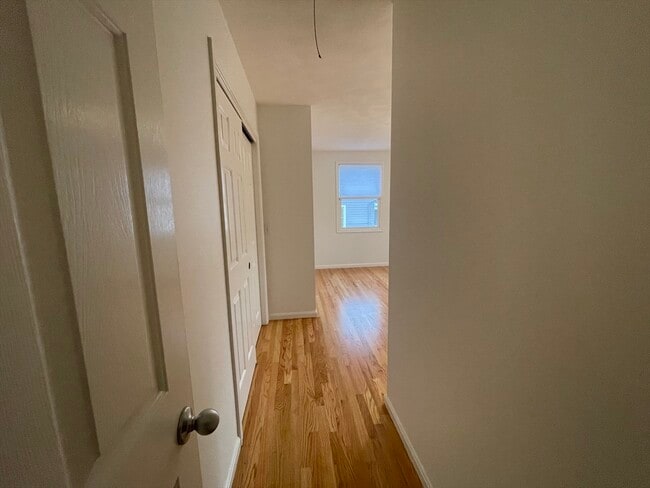 Building Photo - 196 Linwood Ave