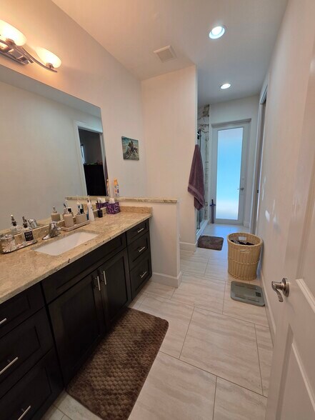 Building Photo - 5224 SW 27th Pl