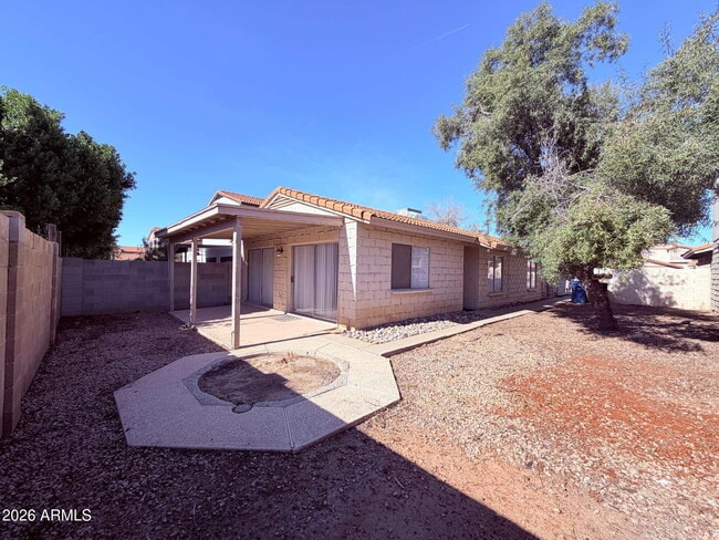 Building Photo - 2705 W Estrella Dr