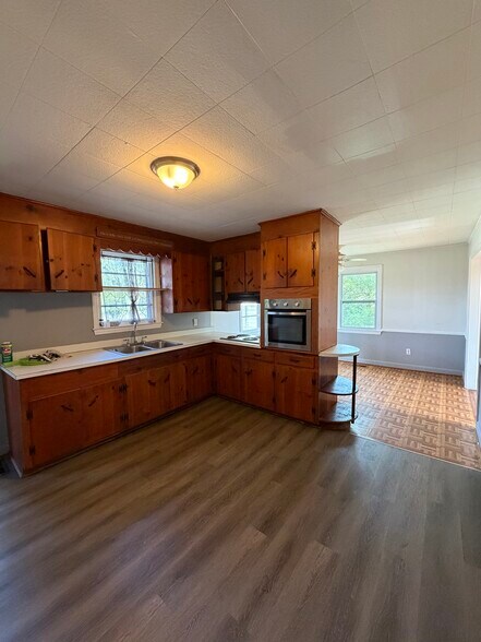 Building Photo - 708 Springfield Rd