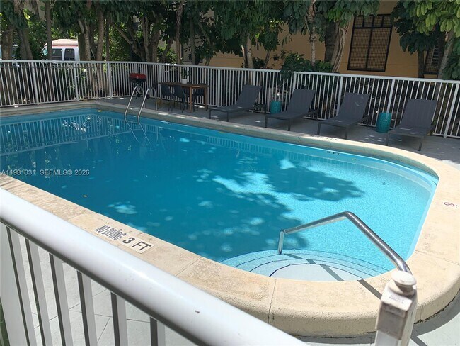 Building Photo - 130 Mendoza Ave