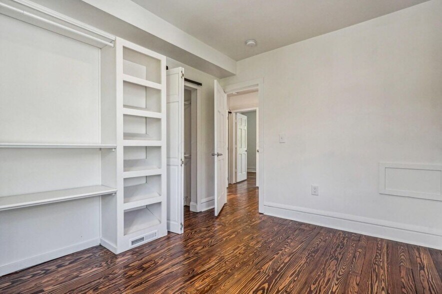 Building Photo - 4270 Broadway