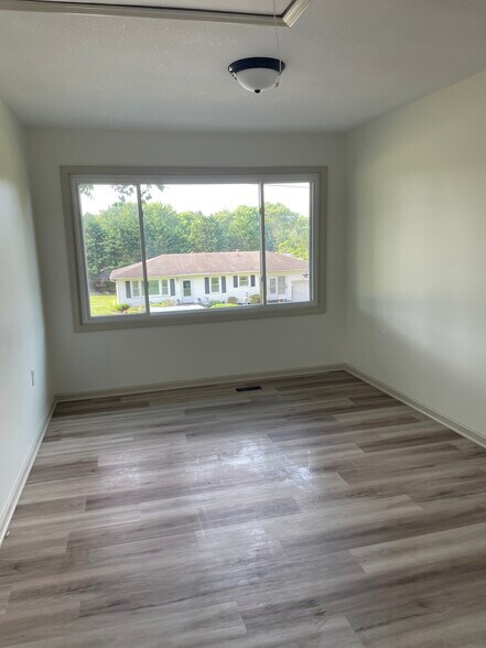 Building Photo - 1408 Bluebird Dr