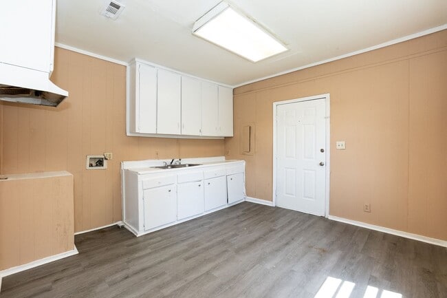 Building Photo - S Mckay Ave- Duplex